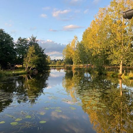 Le Moulin De Bretigneul Bed & Breakfast Saint-Aubin-des-Landes Dış mekan fotoğraf