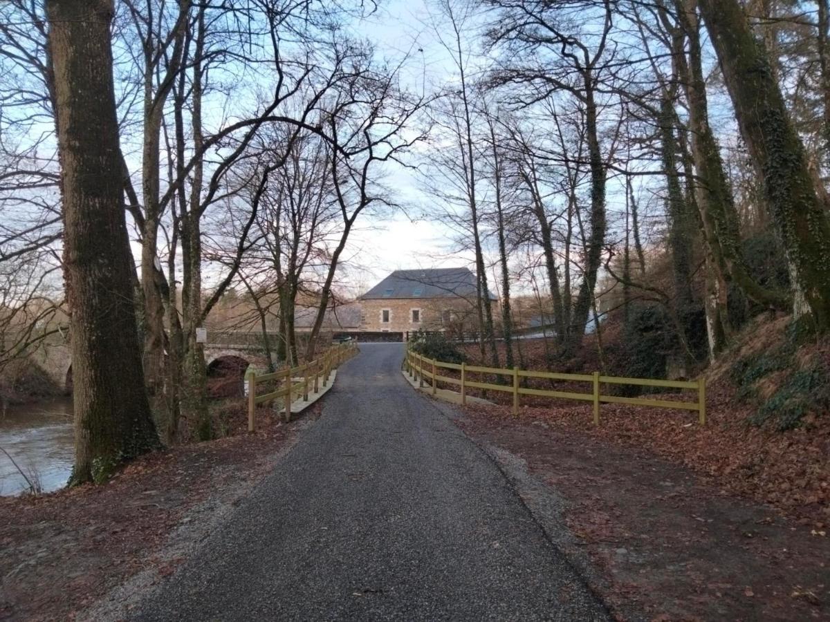Le Moulin De Bretigneul Bed & Breakfast Saint-Aubin-des-Landes Dış mekan fotoğraf