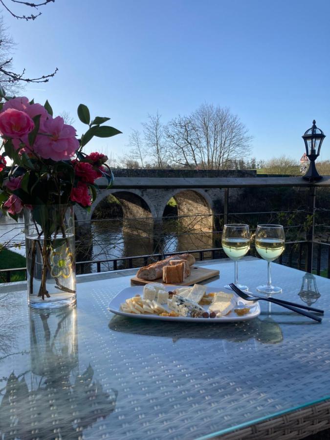 Le Moulin De Bretigneul Bed & Breakfast Saint-Aubin-des-Landes Dış mekan fotoğraf